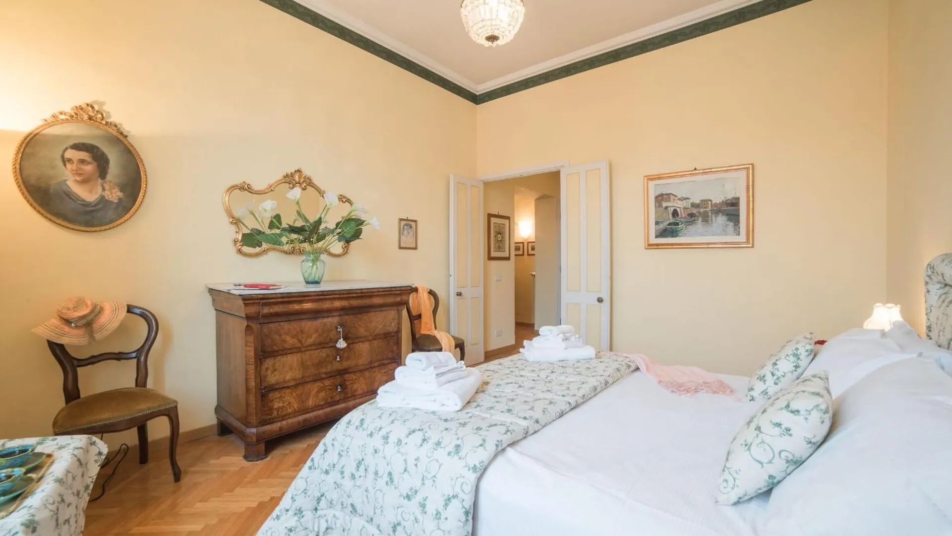 Italian Experience-Duomo Suite Firenze 0*,  Italia